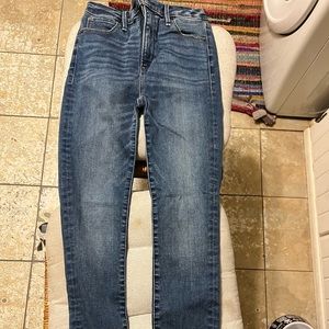 High waisted skinny jeans. Size 00.